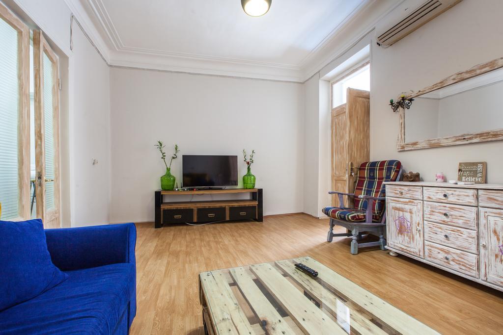 Sweet Home At Rustaveli Avenue Тбилиси Стая снимка