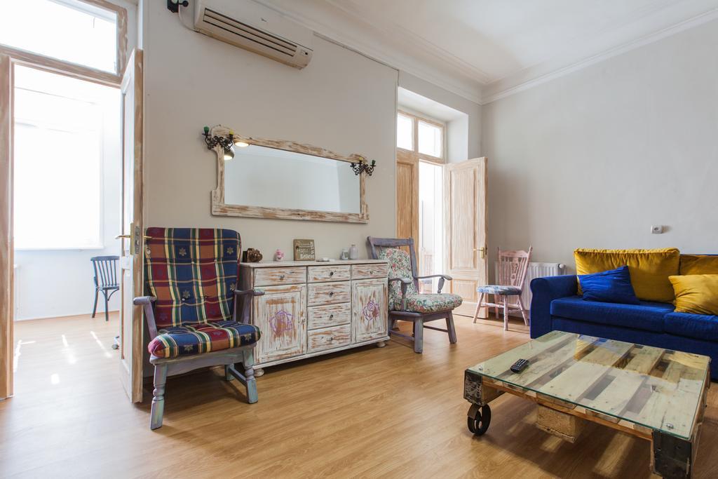 Sweet Home At Rustaveli Avenue Тбилиси Стая снимка
